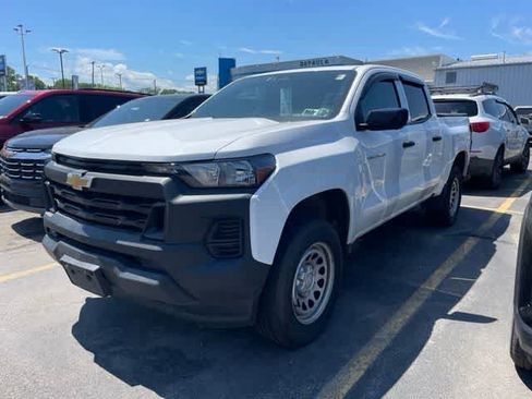 Used 2023 Chevrolet Colorado W/T w/ Technology Package RWD image 3