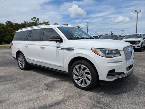 Used 2024 Lincoln Navigator L Reserve AWD/4WD image 2