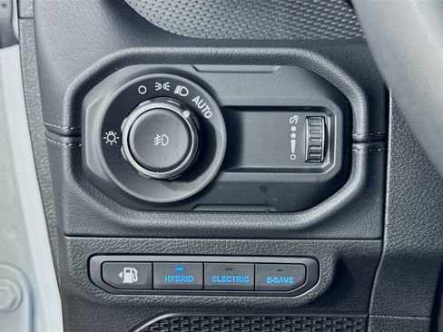 Used 2024 Jeep Wrangler Unlimited Rubicon 4xe w/ Technology Group AWD/4WD image 19