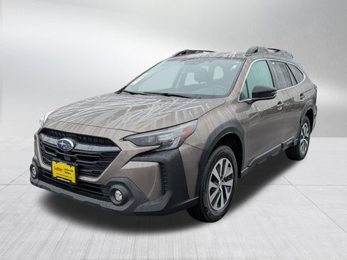 Used 2024 Subaru Outback Premium AWD/4WD image 3