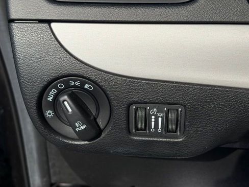Used 2018 Dodge Grand Caravan GT image 24
