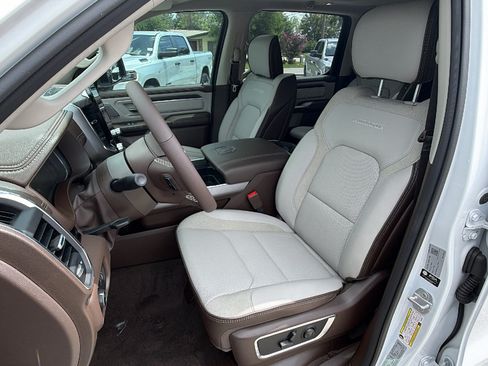 New 2026 RAM 1500 Laramie AWD/4WD image 12