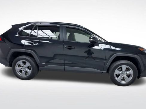 Used 2022 Toyota RAV4 LE AWD/4WD image 9