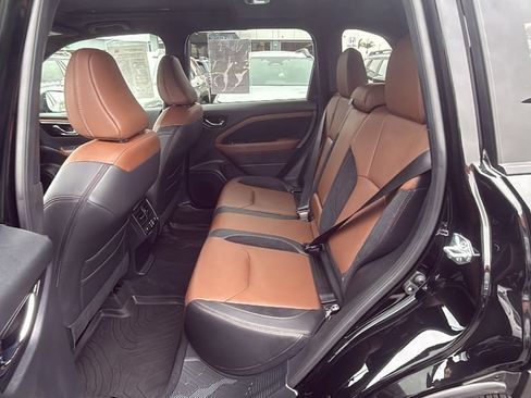 Certified 2025 Subaru Forester Touring w/ Popular Package - Touring AWD/4WD image 18