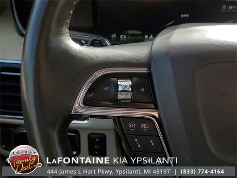 Used 2019 Lincoln Navigator Reserve image 18