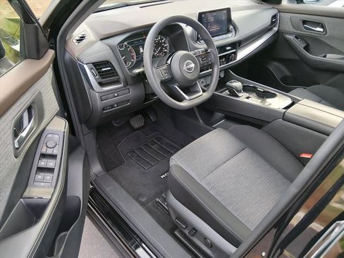 Certified 2023 Nissan Rogue SV FWD image 9