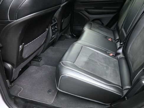 Used 2024 Jeep Grand Cherokee Altitude image 13