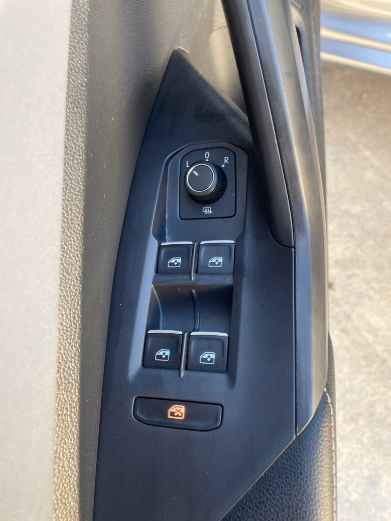 Used 2025 Volkswagen Jetta SE FWD image 16