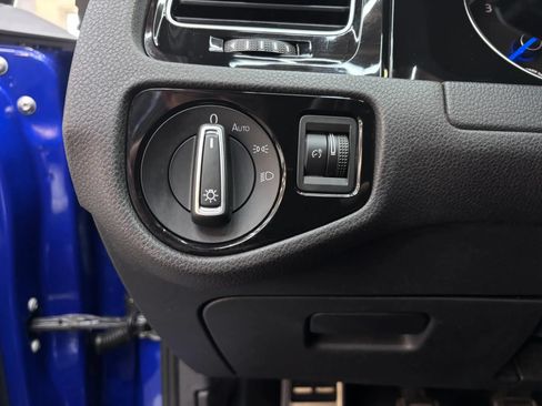 Used 2017 Volkswagen Golf 4-Door AWD/4WD image 15