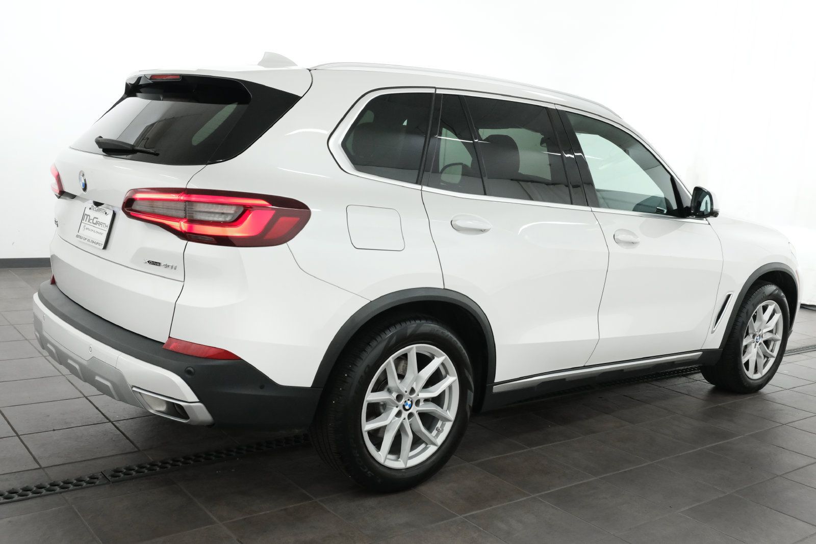Used 2021 BMW X5 xDrive40i w/ Parking Assistance Package AWD/4WD image 6