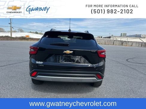 Used 2025 Chevrolet Trax LT w/ LT Convenience Package image 6