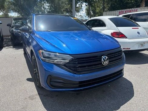 Used 2024 Volkswagen Jetta SE w/ Panoramic Sunroof Package FWD image 3