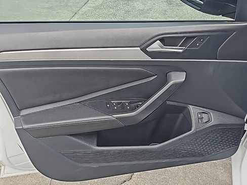 Used 2024 Volkswagen Jetta Sport image 9