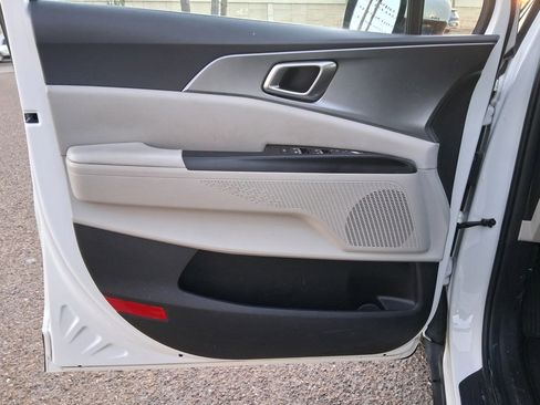 Used 2024 Kia Carnival LX image 11