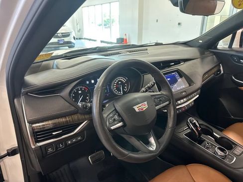 Used 2022 Cadillac XT4 Sport w/ Sun And Sound Package AWD/4WD image 5
