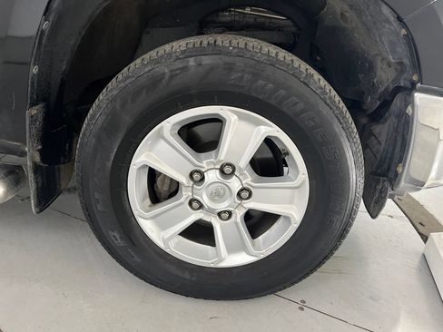 Used 2017 Toyota Tundra SR5 AWD/4WD image 17