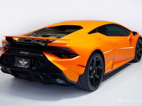 Used 2023 Lamborghini Huracan Tecnica RWD image 5