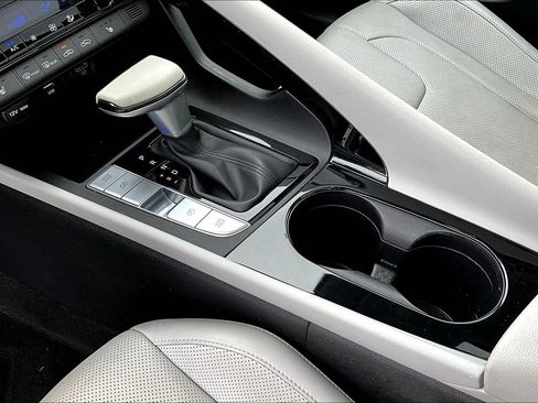 Used 2023 Hyundai Elantra Limited w/ Cargo Package image 17