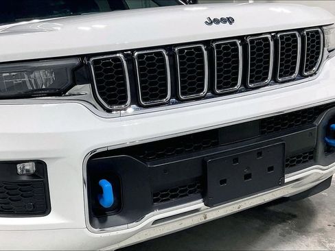 Used 2024 Jeep Grand Cherokee Overland w/ Luxury Tech Group IV image 38