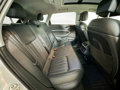 Used 2019 Audi e-tron Prestige w/ Prestige Package image 26