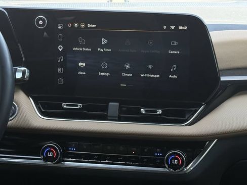 Used 2025 Chevrolet Equinox ACTIV w/ Safety and Technology Package FWD image 17