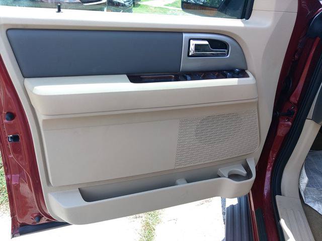 Used 2014 Ford Expedition XLT w/ Equipment Group 202A AWD/4WD image 11