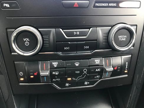 Used 2019 Ford Explorer XLT w/ Equipment Group 202A image 30