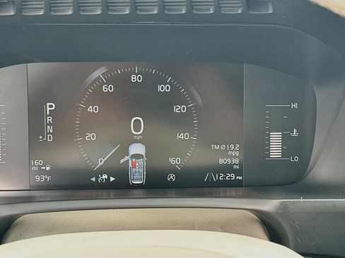 Used 2019 Volvo XC90 T5 Momentum w/ Protection Package Premier FWD image 10