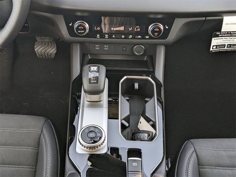 New 2025 Mitsubishi Outlander SE image 20