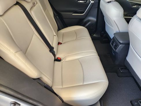 Used 2022 Toyota RAV4 Limited FWD image 32