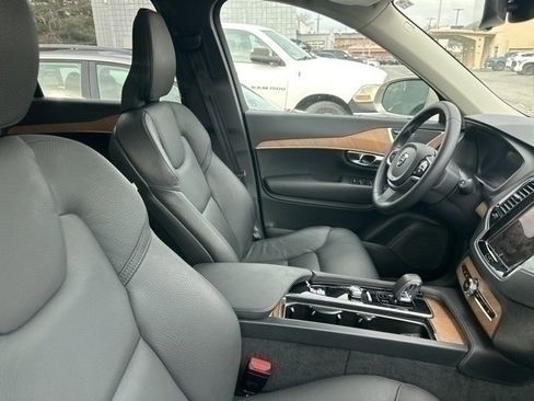 Used 2025 Volvo XC90 T8 Plus w/ Protection Package Premier image 9