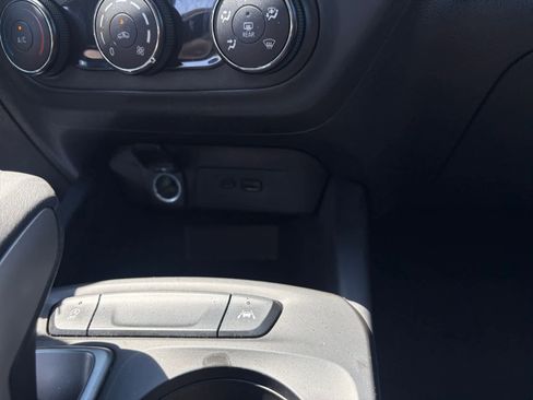 Used 2025 Chevrolet Trax LS FWD image 24