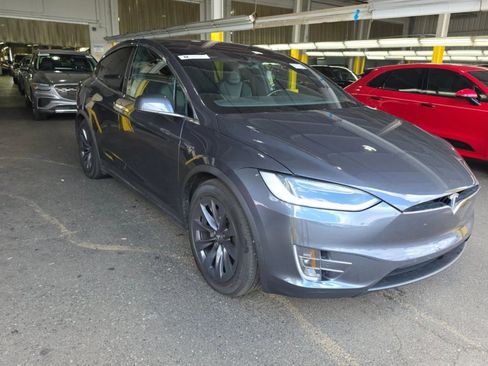 Used 2018 Tesla Model X 100D AWD/4WD image 2