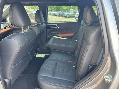 Used 2023 Mitsubishi Outlander SEL AWD/4WD image 6