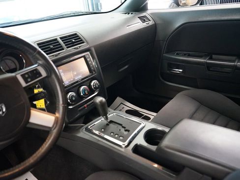 Used 2010 Dodge Challenger SE RWD image 9