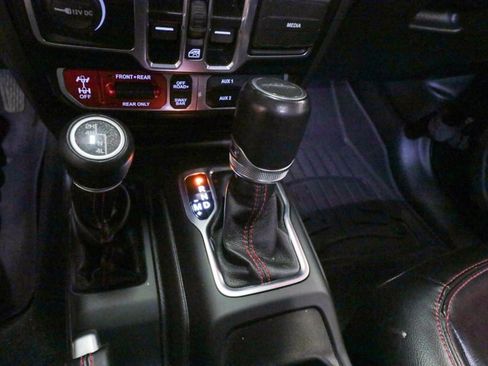 Used 2022 Jeep Gladiator Rubicon w/ LED Lighting Group AWD/4WD image 19