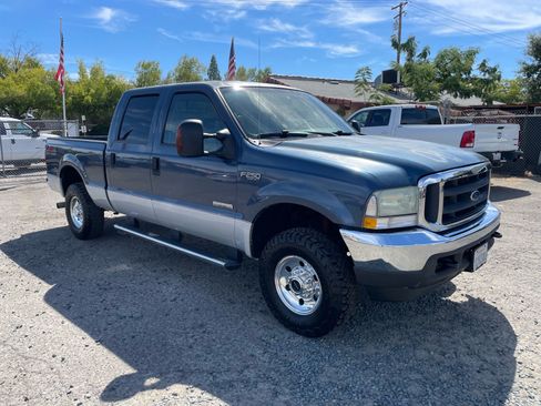 Used 2004 Ford F250 XLT AWD/4WD image 2