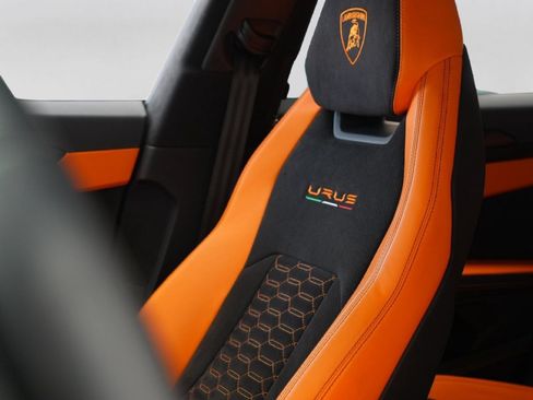 Used 2022 Lamborghini Urus AWD/4WD image 11
