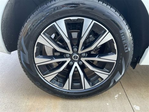 Certified 2023 Volvo XC60 B5 Plus image 16