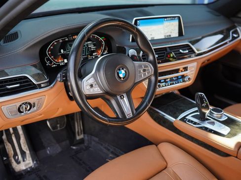 Used 2022 BMW 740i w/ M Sport Package image 20