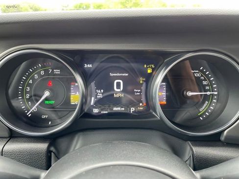 Used 2023 Jeep Wrangler Unlimited w/ Sun & Screen Package AWD/4WD image 17