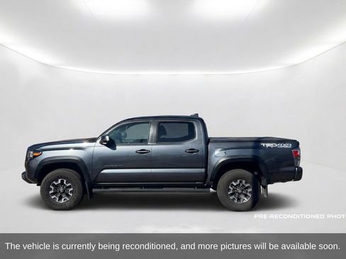 Used 2023 Toyota Tacoma TRD Off-Road w/ Technology Package AWD/4WD image 9