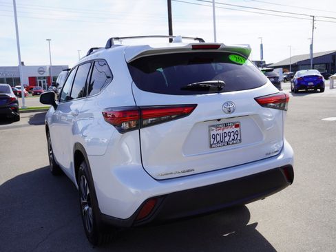 Used 2022 Toyota Highlander XLE image 8