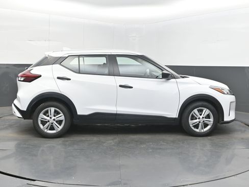 Used 2021 Nissan Kicks S FWD image 8