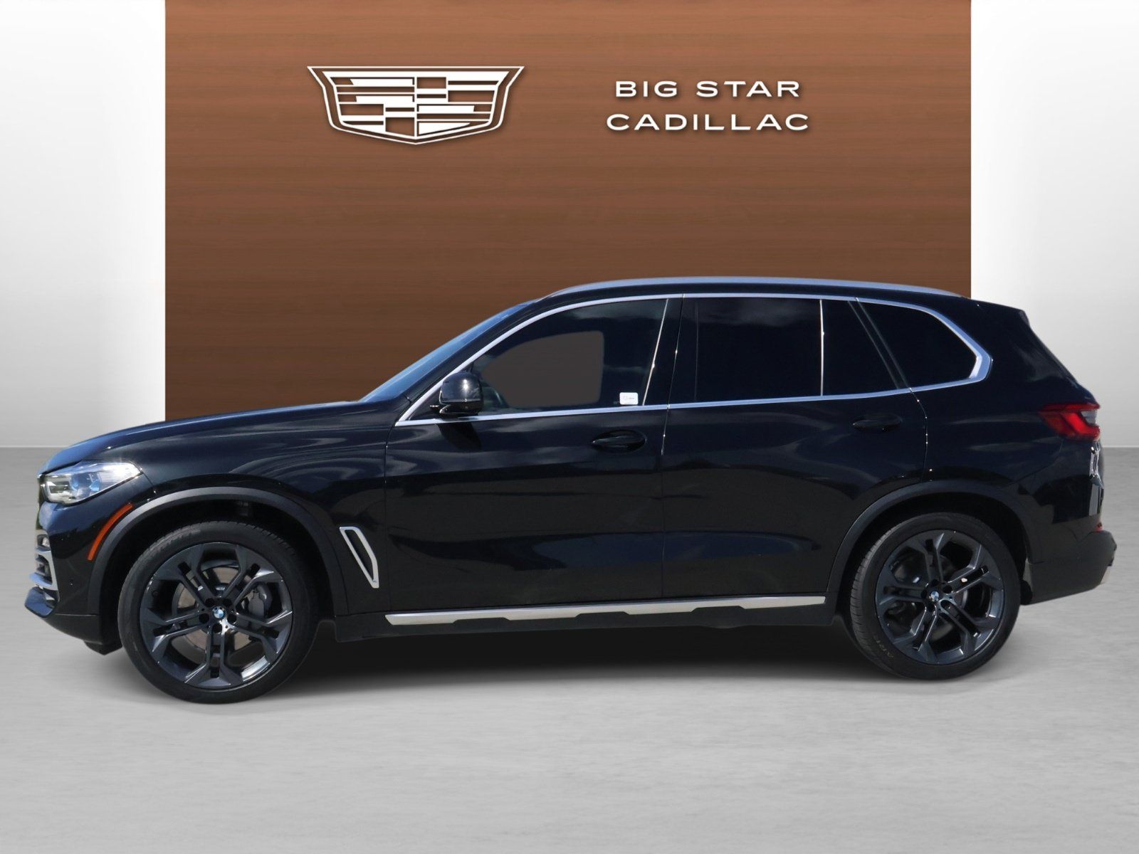 Used 2019 BMW X5 xDrive40i w/ Executive Package AWD/4WD image 2