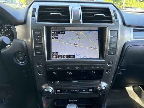 Used 2021 Lexus GX 460 Luxury w/ Sport Design Package AWD/4WD image 18