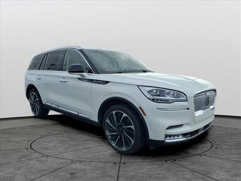Used 2022 Lincoln Aviator Reserve w/ Equipment Group 201A image 3