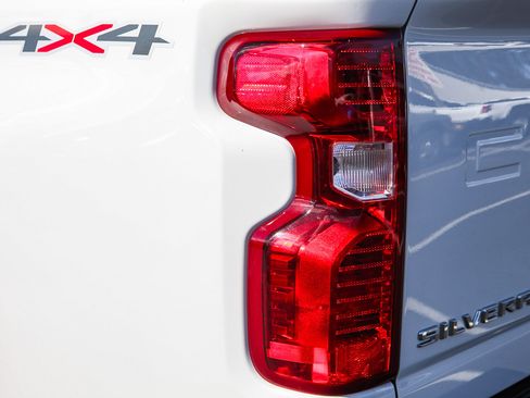 Used 2024 Chevrolet Silverado 2500 LT image 24