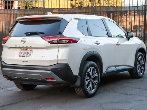Used 2023 Nissan Rogue SV image 6