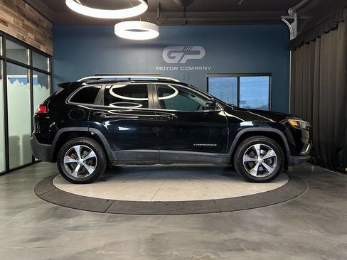 Used 2019 Jeep Cherokee Limited AWD/4WD image 2